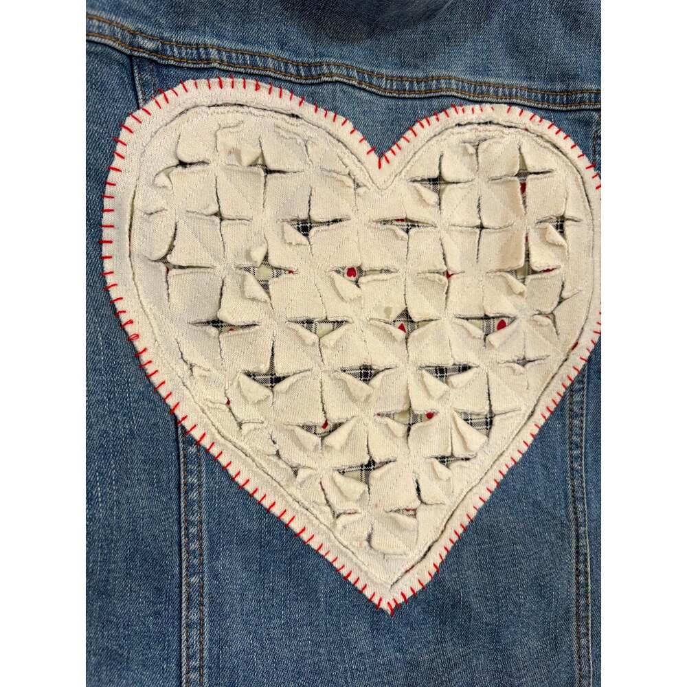 Denim Reworked Heart Patch Jean Jacket Size Medium - Picture 4 of 8